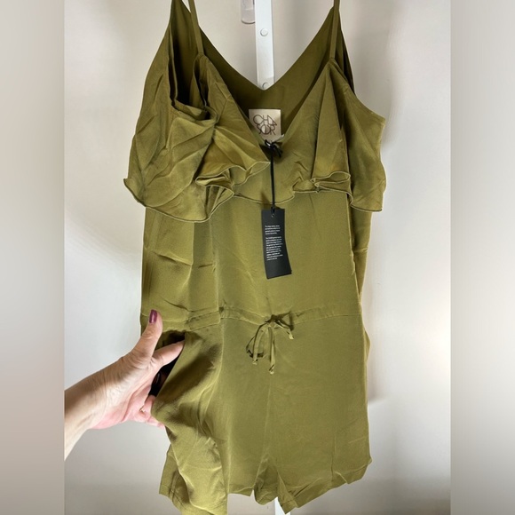 Chaser Woman’s Medium Green Romper Spaghetti Straps Off Shoulder Ruffled Sleeve - Picture 9 of 10